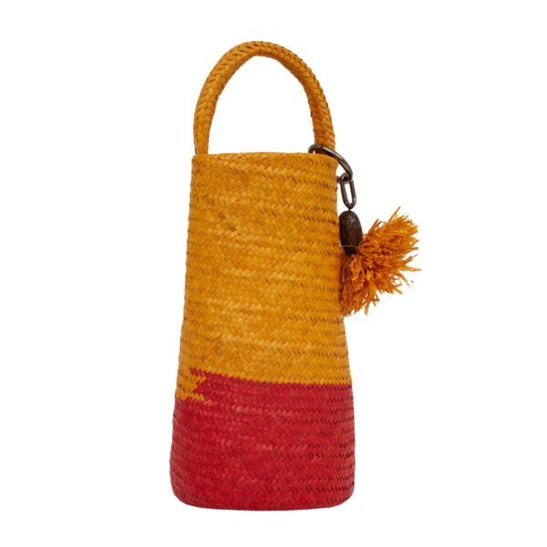 Bolsa de palha Lambari, artesanal, com alças resistentes e design charmoso.