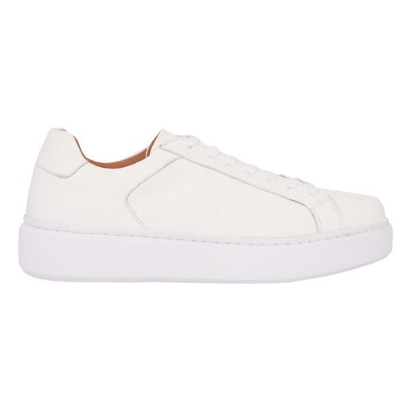 Tênis Sneaker Branco, versátil e confortável, ideal para compor looks casuais e modernos.