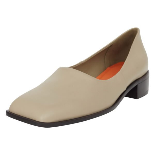 Sapato Horse unissex preto de luxo, couro certificado rastreável, minimalista, estilo loafer artesanal brasileiro.
