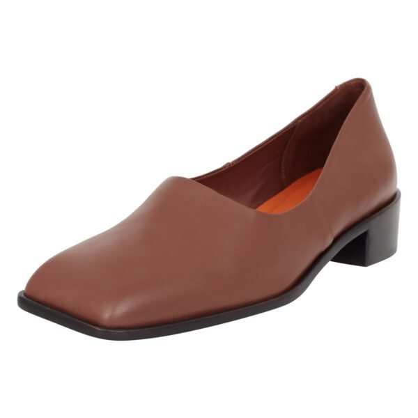 Sapato Horse unissex preto de luxo, couro certificado rastreável, minimalista, estilo loafer artesanal brasileiro.